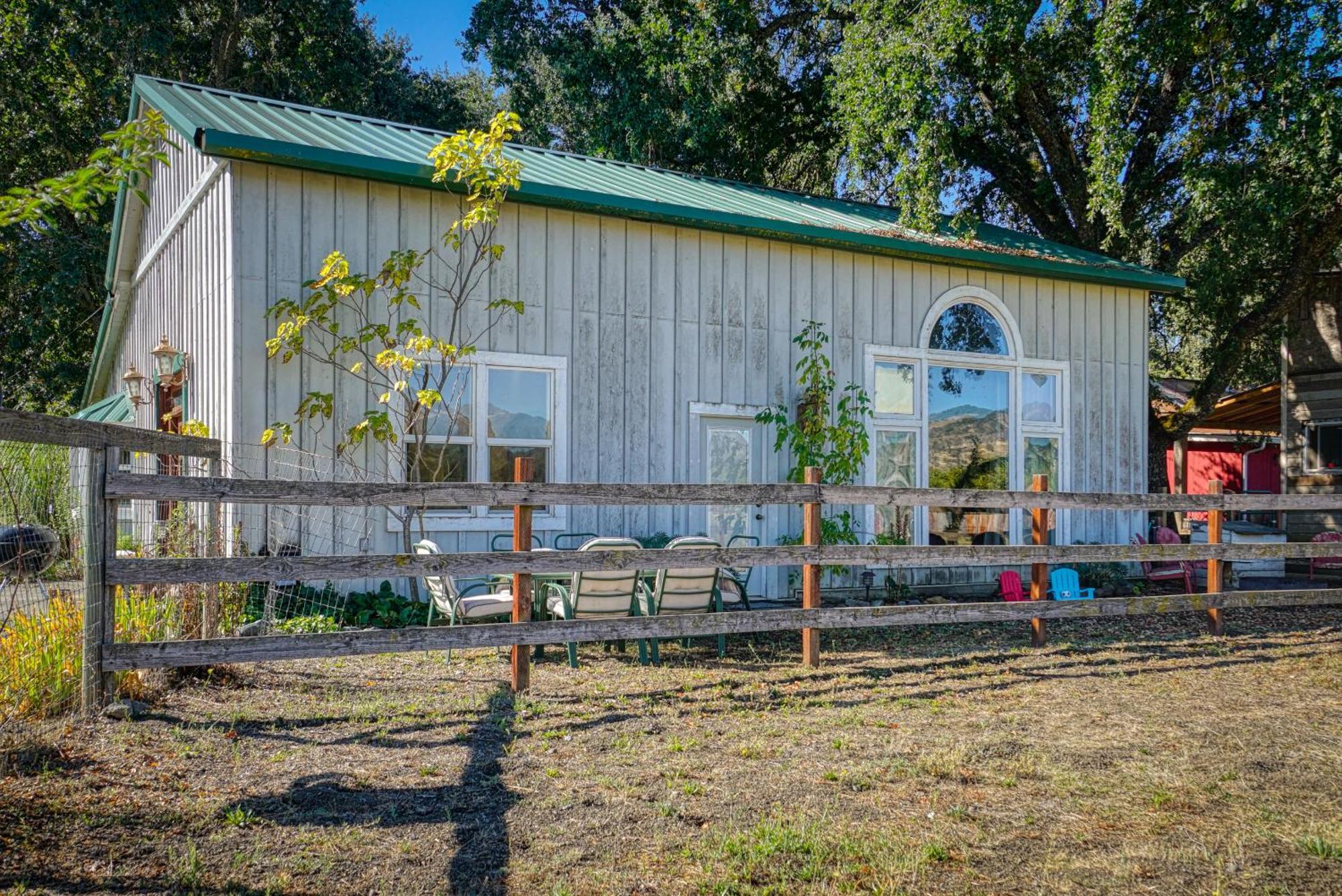 Soul Whispering Ranch Retreat Villa Upper Lake Exterior foto